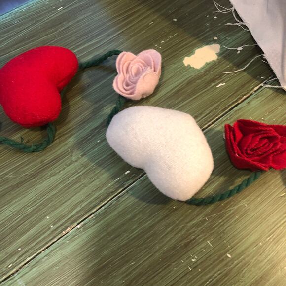 Target Threshold New without Box Garland Felt Hearts and Roses Valentine's Day - Picture 6 of 8